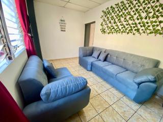 Los Poca, Entire Home near Stadiums & Malls, San Salvador - 1