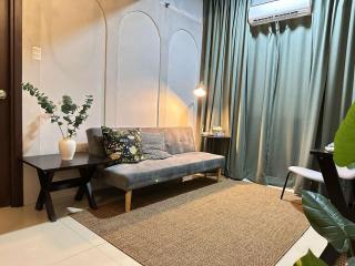 Near NAIA Newport Sarasota 1 BR Airport - 1