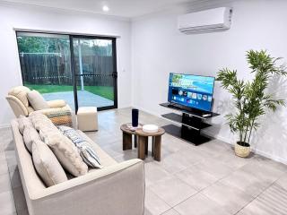 Spacious Family Home 4B2B in Browns Plains - 4
