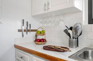 Cozy 2BR Next to Design District & Free Parking - 1