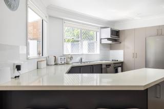 The Beach House on Little Beach - 4