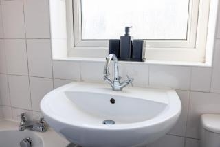 The Acacia Two-bed Haven - 7