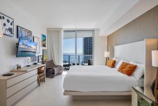 Luxury Waterfront Condo in Hollywood - 0