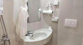 7 Days Premium· Zhoushuizi Airport Wal-Mart - 2