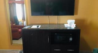 Travelodge by Wyndham Bay Shore Long Island - 5