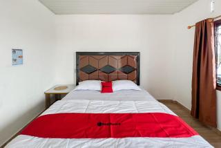 RedDoorz at Raya Hotel Berastagi - 1