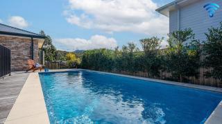 Holiday Crescent - 0