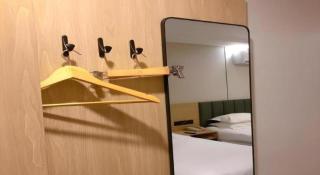 GreenTree Inn Yangzhou Slender West Lake Wencheng Attic Express Hotel - 3