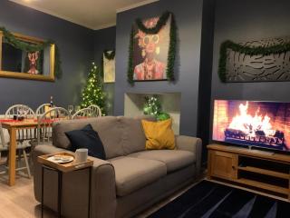 3BR House for contractors and professionals with free Parking & Netflix nr motorway - 0