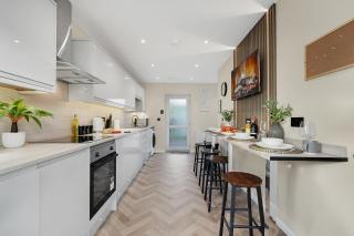 Contractor Friendly - 5 Bed 5 Bath House - En-Suite Rooms - off Road Parking - Norwich - 0