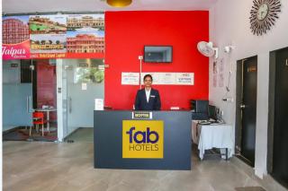 FabHotel Grand Capitol - 9