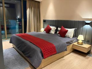 Hotel Paras Sqaue Suites - Luxurious Stay In Gurgaon - 7