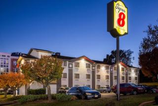 Super 8 by Wyndham College Park Wash DC Area - 8