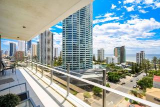 Surfers Paradise Ocean Vista Suite with Pool - 9