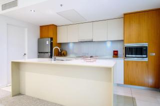 Surfers Paradise Ocean Vista Suite with Pool - 4