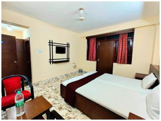 VIP Road Arya - Palace Residecny Near Sea Beach - Restaurant-Free Parking and Lift Facilities - FullyAir Air Conditioning Rooms - Best Hotel In Puri - 3