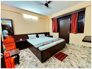 VIP Road Arya - Palace Residecny Near Sea Beach - Restaurant-Free Parking and Lift Facilities - FullyAir Air Conditioning Rooms - Best Hotel In Puri - 3