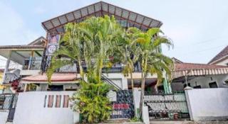 Hotel O Griya Sandi Residence Family NearPantai Boom - 7