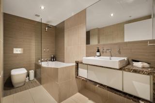 Skyline Penthouse Southbank 3BR 2BA Free Parking Near Crown - 2