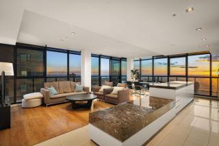 Skyline Penthouse Southbank 3BR 2BA Free Parking Near Crown - 0