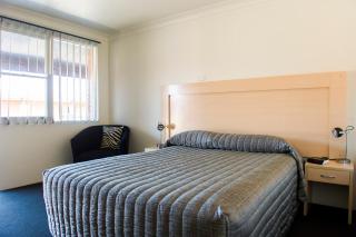 Cherry Blossom Motor Inn - 8