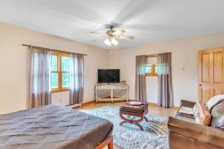 Mountain Retreat with River Views Near Sunday River and Year-Round Adventure - 1