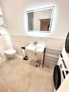 BIG New 7Rooms City Center APARTMENTS and Suites - 7