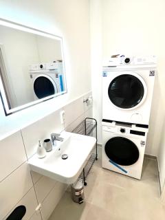 BIG New 7Rooms City Center APARTMENTS and Suites - 4