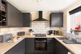 Modern family home Parking Private garden - Pass the Keys - 9