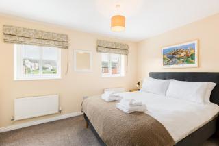 Modern family home Parking Private garden - Pass the Keys - 8