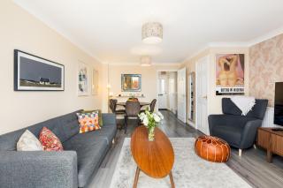 Modern family home Parking Private garden - Pass the Keys - 6