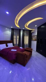 Modern Luxury 2BR Suite Smart Home WiFi - 9