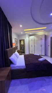 Modern Luxury 2BR Suite Smart Home WiFi - 7