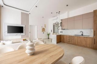 Exclusive 4BEDRM 3BATHRM Central Home by Prestige Homes - 2