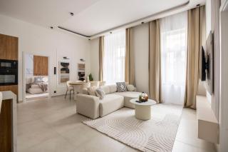 Exclusive 4BEDRM 3BATHRM Central Home by Prestige Homes - 8