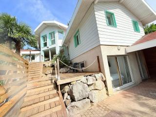 Large house with 5 bedrooms - Swimming pool - 7