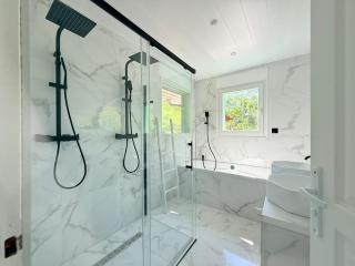 Large house with 5 bedrooms - Swimming pool - 2