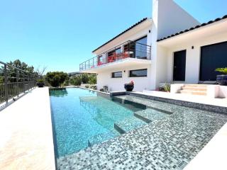 Modern Villa With Sea Views And Infinity Pool - 8