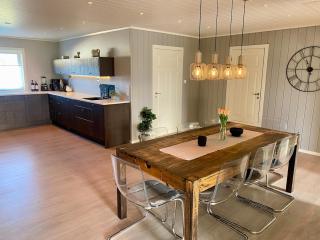 Winter cosiness with fireplace, sauna and hot tub! - 7