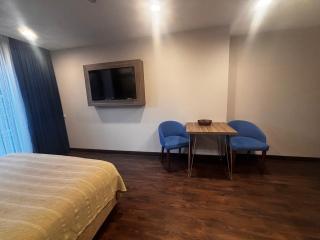 La Quinta Batumi - Sea & Airport View - 1