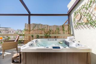 Athenian Sky Retreat Jacuzzi & Fresh Elegance - 5