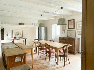 Stone House From 1776 With Large Park - 9