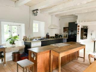 Stone House From 1776 With Large Park - 6