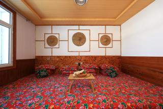 Snowdale Snow Maiden Inn - 3