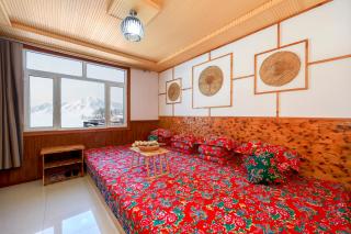 Snowdale Snow Maiden Inn - 1