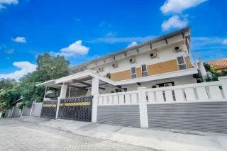 Hotel O Sagara Homestay Rungkut - 9