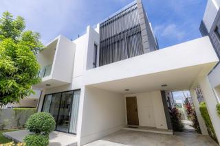 Laguna Parkside by Triple8 Asia - 0