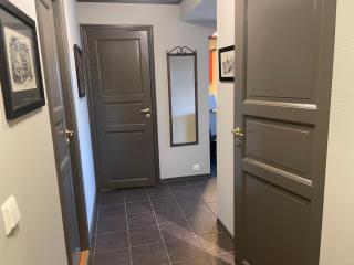 Spacious Retreat With Sauna And Parking - 1