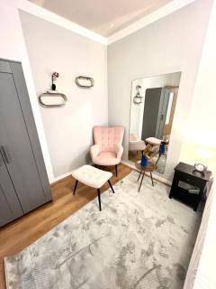 BIG New 7Rooms City Center APARTMENTS and Suites - 6