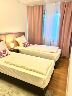 BIG New 7Rooms City Center APARTMENTS and Suites - 8